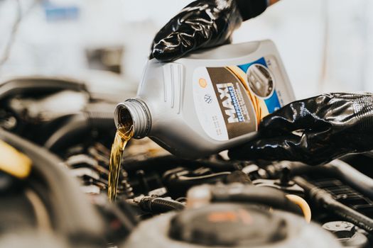 Optimální péče o motor: Průvodce výměnou oleje 5W30