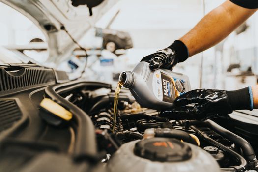 5W30 nebo 10W40: Jaký Olej Zvolit pro Váš Automobil?